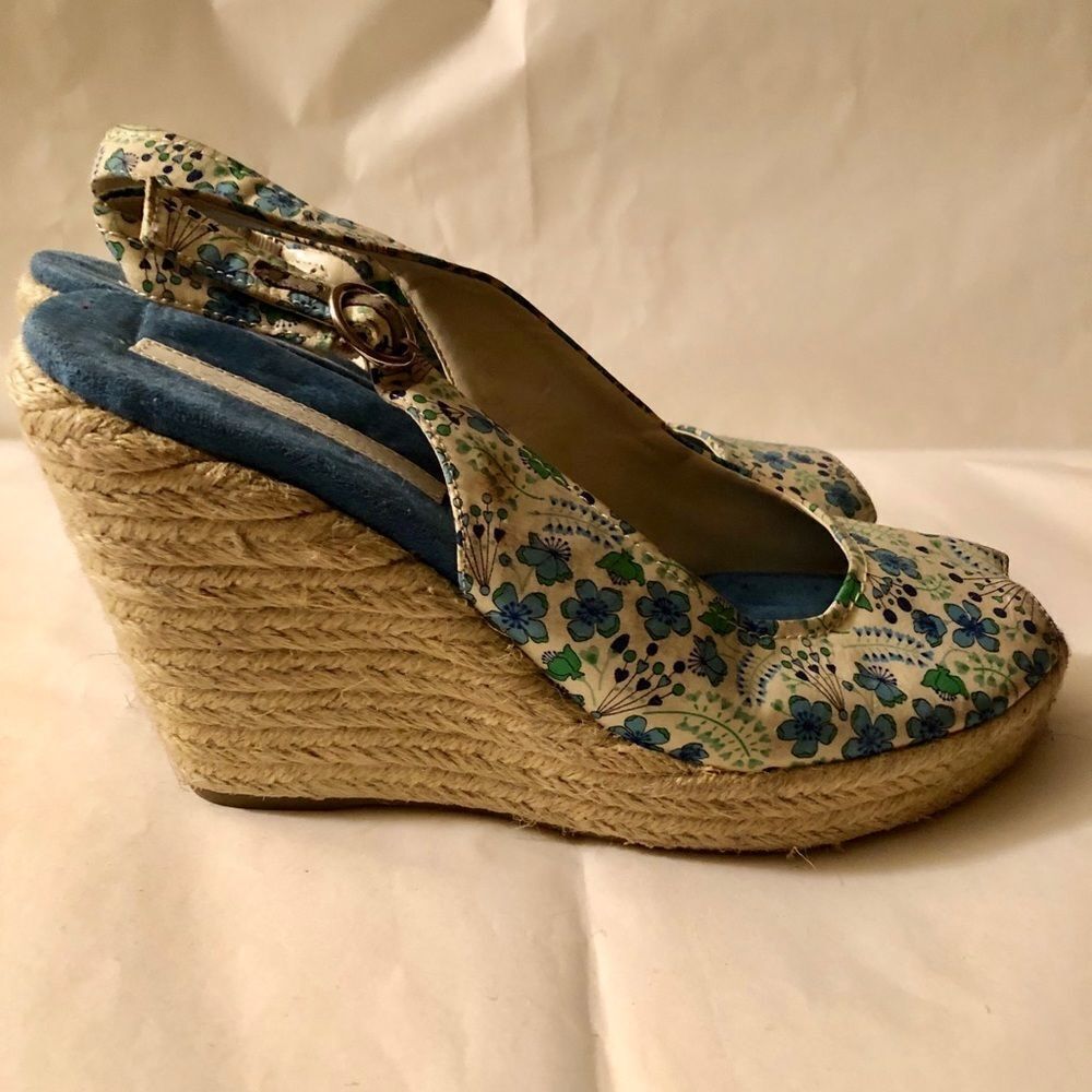 Bandolino Wedges Sandals - Picture 2 of 7